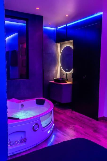 Apartament Blue Night - Jacuzzi - Bord De Seine Corbeil-Essonnes Zewnętrze zdjęcie