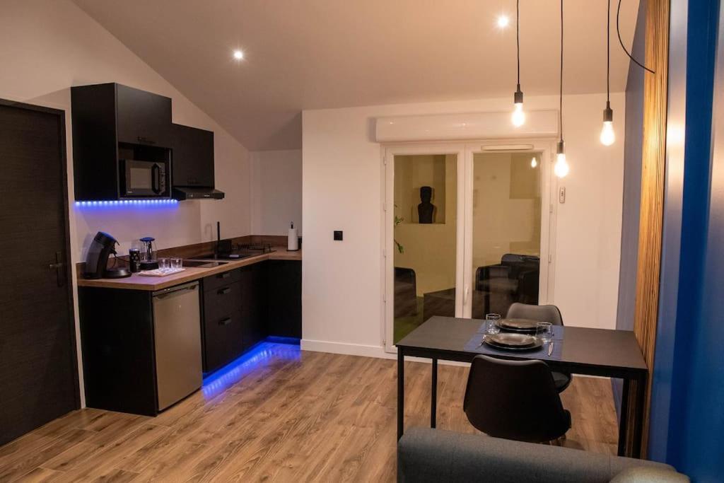 Apartament Blue Night - Jacuzzi - Bord De Seine Corbeil-Essonnes Zewnętrze zdjęcie